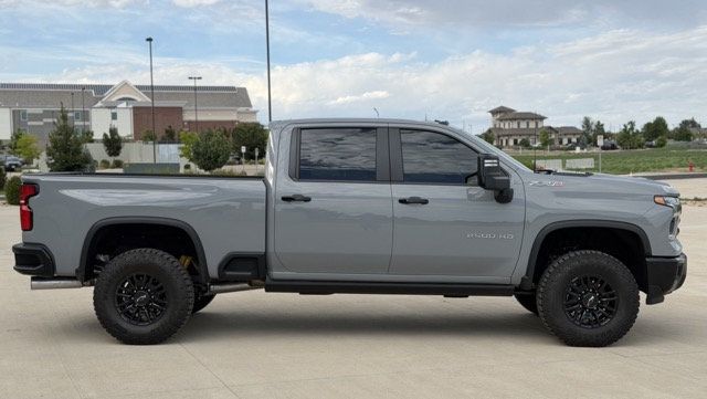 2025 Chevrolet Silverado 2500HD 4WD Crew Cab 159" ZR2 DIESEL - 23069629 - 3
