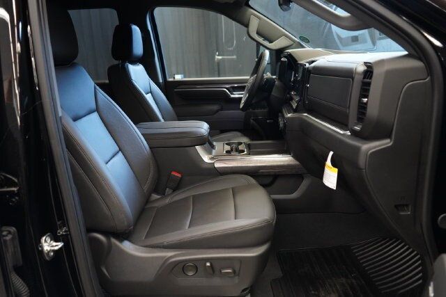 2025 Chevrolet Silverado 3500 HD LTZ - 23080777 - 46