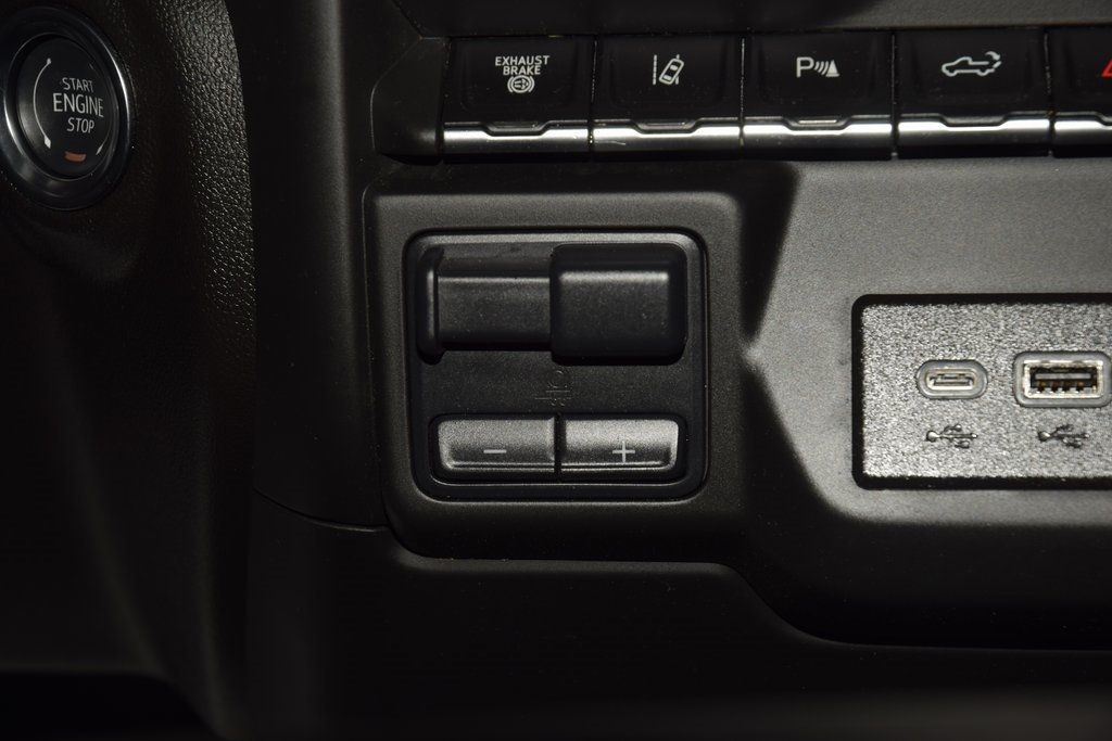 2025 Chevrolet Silverado 3500HD 3500HD CREW 4X4 * DURAMAX * 8' BED * 1 OWNER - 22991902 - 25