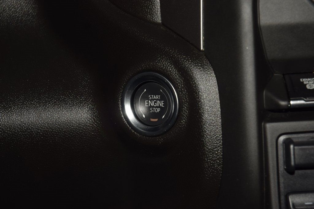 2025 Chevrolet Silverado 3500HD 3500HD CREW 4X4 * DURAMAX * 8' BED * 1 OWNER - 22991902 - 26