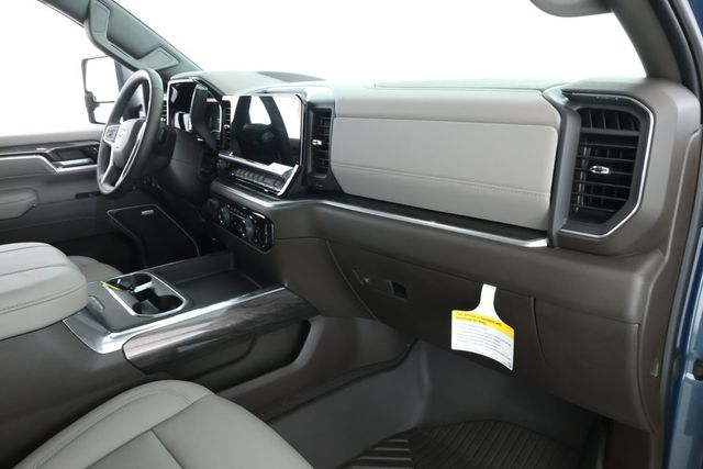 2025 Chevrolet Silverado 3500HD 4WD Crew Cab 159'' LTZ w/ T. Diesel, Premium Pkg, 20,000-lb. Tow - 22927489 - 23