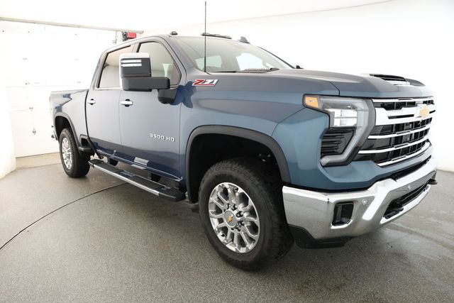 2025 Chevrolet Silverado 3500HD 4WD Crew Cab 159'' LTZ w/ T. Diesel, Premium Pkg, 20,000-lb. Tow - 22927489 - 2