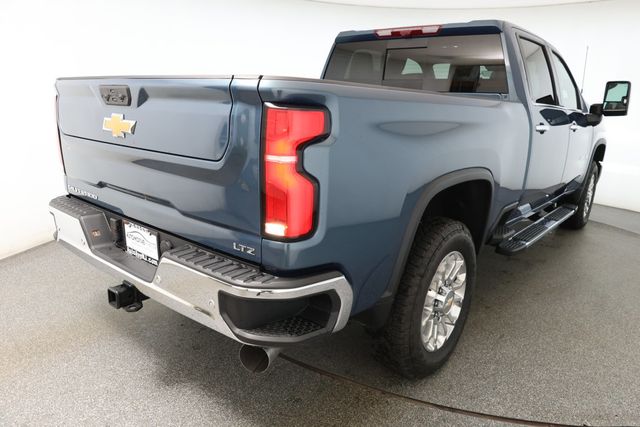 2025 Chevrolet Silverado 3500HD 4WD Crew Cab 159'' LTZ w/ T. Diesel, Premium Pkg, 20,000-lb. Tow - 22927489 - 3