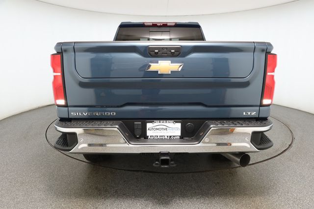2025 Chevrolet Silverado 3500HD 4WD Crew Cab 159'' LTZ w/ T. Diesel, Premium Pkg, 20,000-lb. Tow - 22927489 - 4