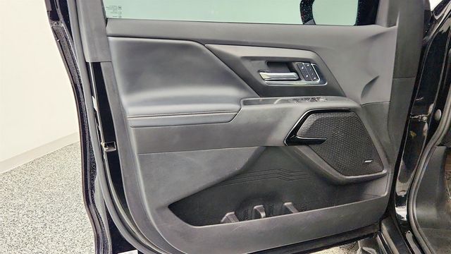 2025 Chevrolet Silverado EV e4WD Crew Cab Extended Range LT w/ Multi-Flex Midgate - 22998963 - 9