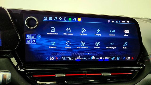 2025 Chevrolet Silverado EV e4WD Crew Cab Max Range RST w/ Hard Folding Truck Bed Cover - 23012596 - 19