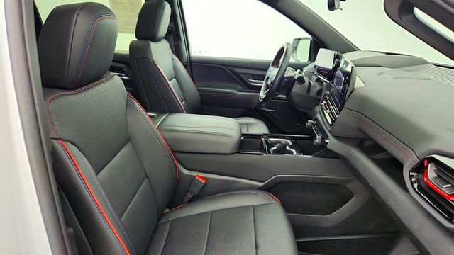 2025 Chevrolet Silverado EV e4WD Crew Cab Max Range RST w/ Hard Folding Truck Bed Cover - 23012596 - 24