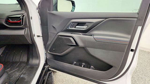 2025 Chevrolet Silverado EV e4WD Crew Cab Max Range RST w/ Hard Folding Truck Bed Cover - 23012596 - 26