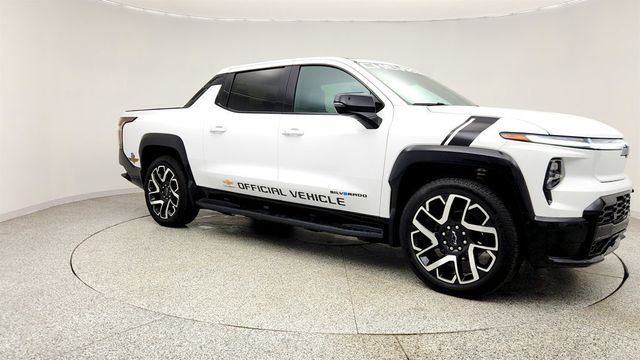2025 Chevrolet Silverado EV e4WD Crew Cab Max Range RST w/ Hard Folding Truck Bed Cover - 23012596 - 2