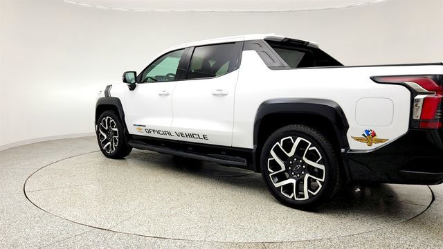 2025 Chevrolet Silverado EV e4WD Crew Cab Max Range RST w/ Hard Folding Truck Bed Cover - 23012596 - 6