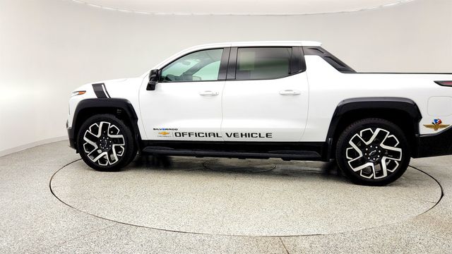 2025 Chevrolet Silverado EV e4WD Crew Cab Max Range RST w/ Hard Folding Truck Bed Cover - 23012596 - 7