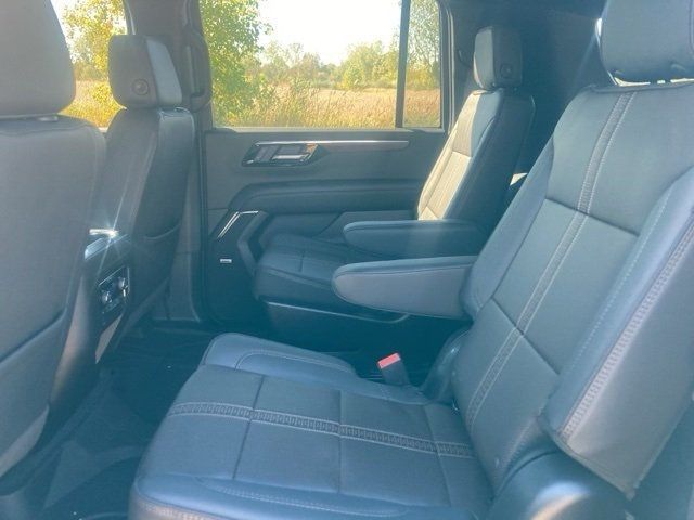 2025 Chevrolet Suburban 4WD 4dr High Country - 22931779 - 14