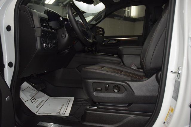 2025 Chevrolet Suburban 4WD 4dr High Country - 22931779 - 38