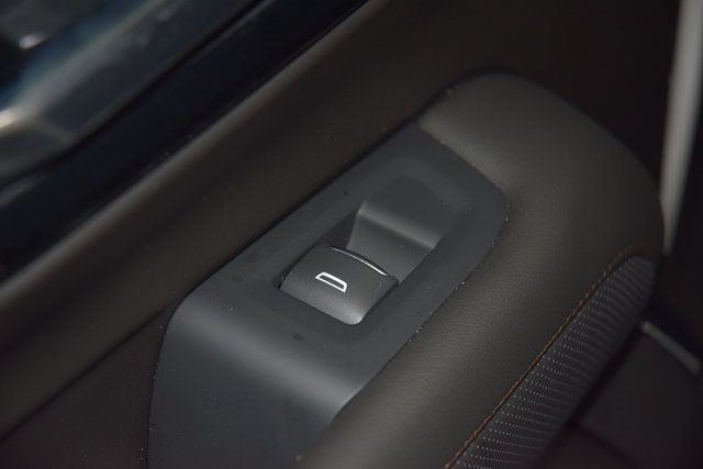 2025 Chevrolet Suburban 4WD 4dr High Country - 22931779 - 45