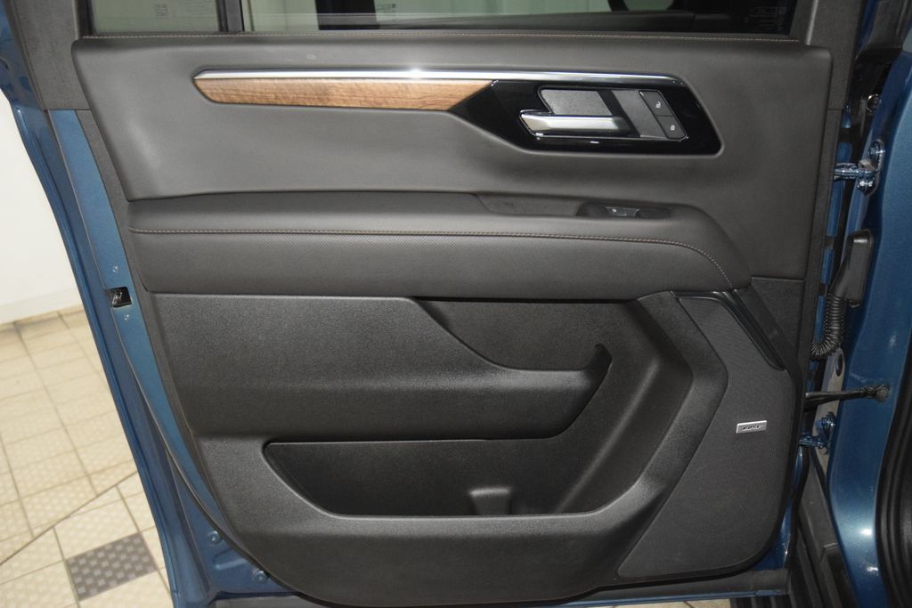 2025 Chevrolet Suburban 4WD 4dr High Country - 23075306 - 46