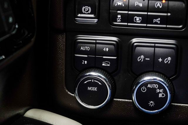 2025 Chevrolet Suburban 4WD 4dr LT - 22986448 - 36