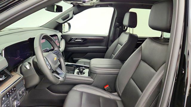2025 Chevrolet Suburban 4WD 4dr LT w/ Comfort Pkg, Pano Roof, 20'' Wheels & Tow Pkg - 23094562 - 20