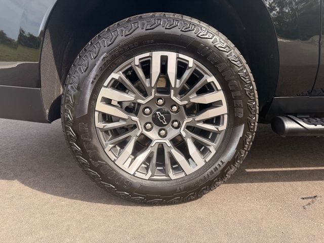 2025 Chevrolet Suburban 4WD 4dr Z71 - 23032860 - 10