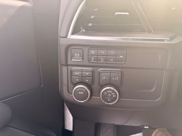 2025 Chevrolet Suburban 4WD 4dr Z71 - 23032860 - 6