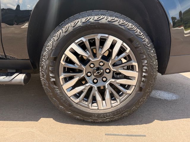 2025 Chevrolet Suburban 4WD 4dr Z71 - 23037157 - 11