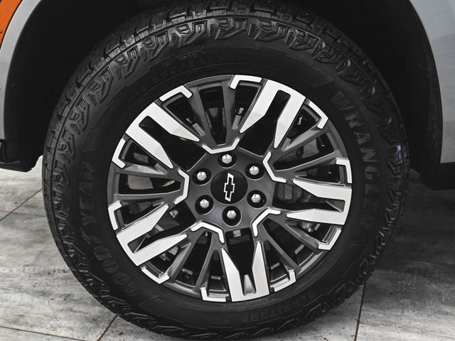 2025 Chevrolet Suburban Z71 - 22994840 - 6