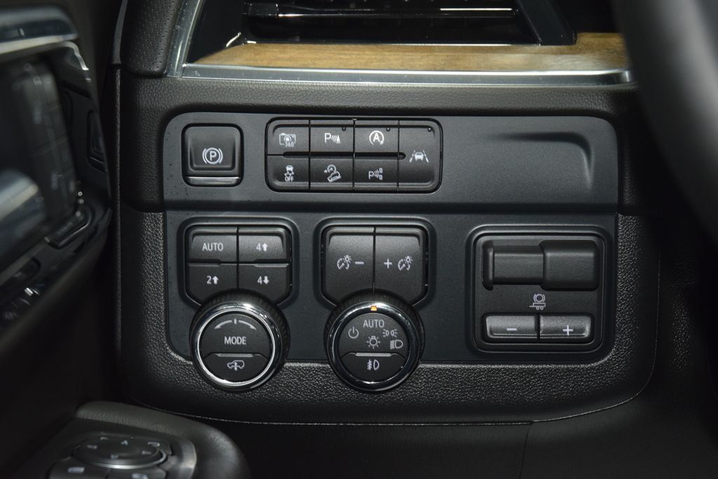 2025 Chevrolet Tahoe 4WD 4dr High Country - 23048328 - 34