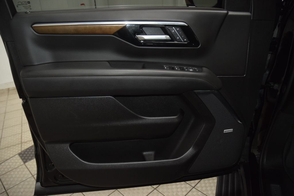 2025 Chevrolet Tahoe 4WD 4dr High Country - 23048328 - 46
