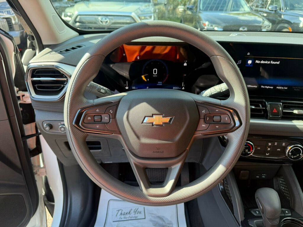 2025 Chevrolet Trailblazer LT photo 3