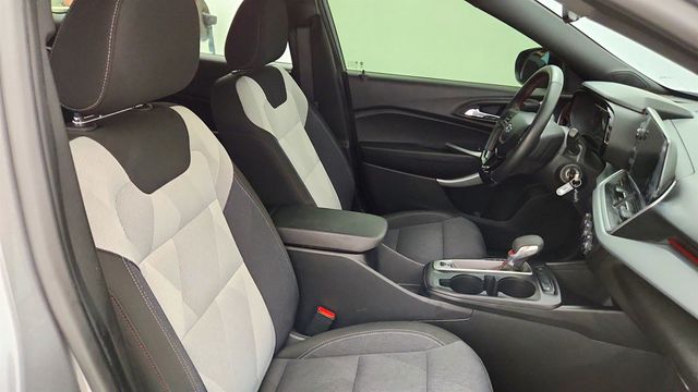 2025 Chevrolet Trax FWD 4dr 1RS w/ Driver Confidence Pkg - 23036867 - 22