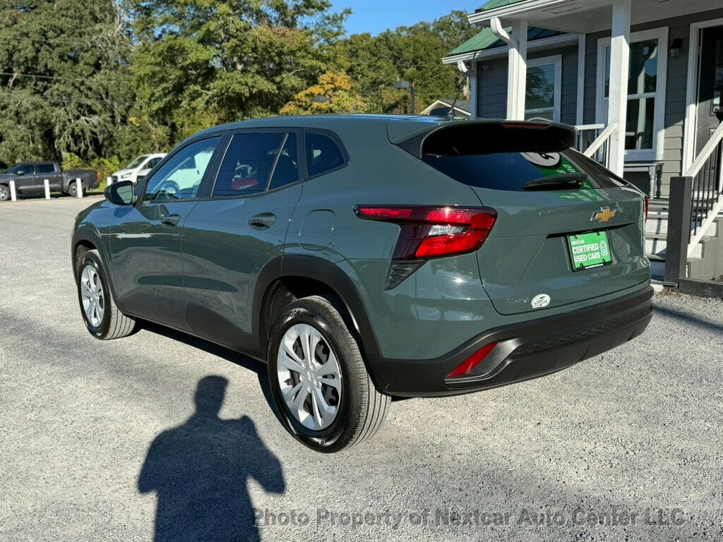 2025 Chevrolet Trax LS photo 3