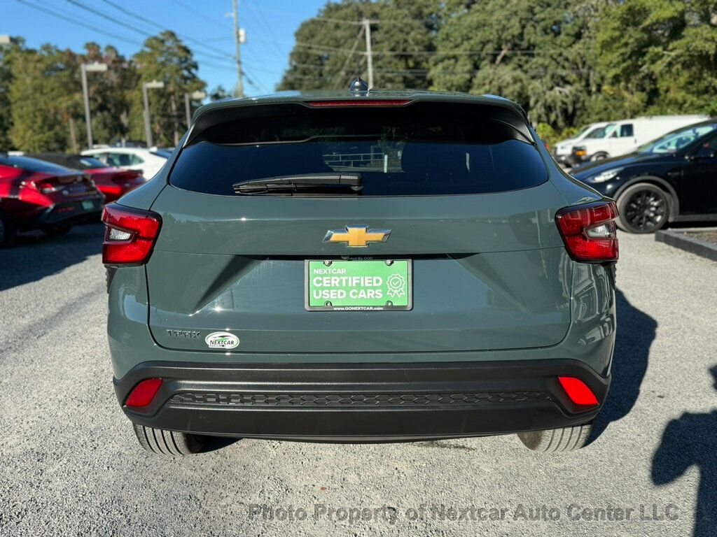 2025 Chevrolet Trax LS photo 4