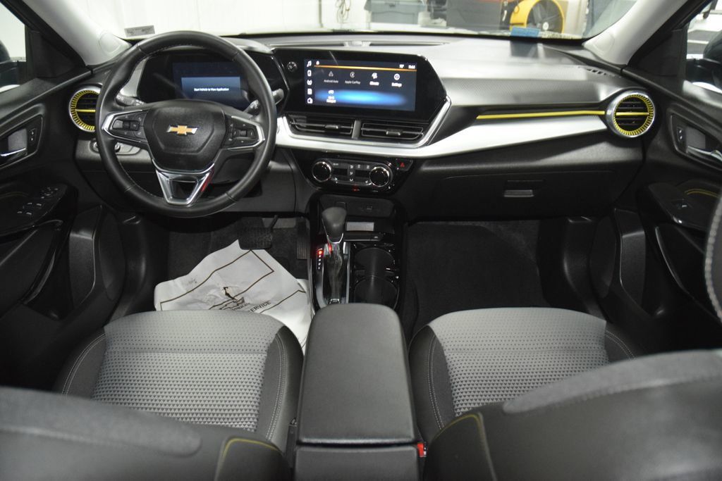 2025 Chevrolet Trax FWD 4dr LT - 23055355 - 27