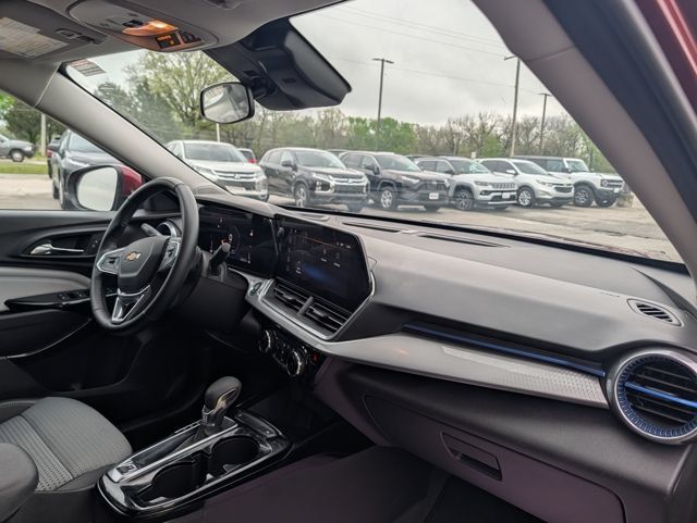 2025 Chevrolet Trax FWD 4dr LT - 23011650 - 16