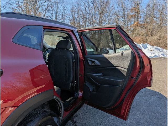 2025 Chevrolet Trax FWD 4dr LT - 22978208 - 11