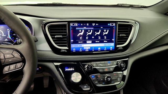 2025 Chrysler Pacifica Limited - 23026891 - 17