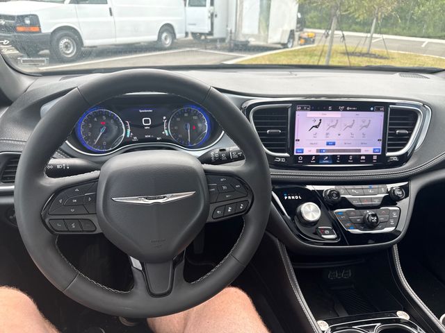2025 Chrysler Pacifica Limited FWD - 23064008 - 1