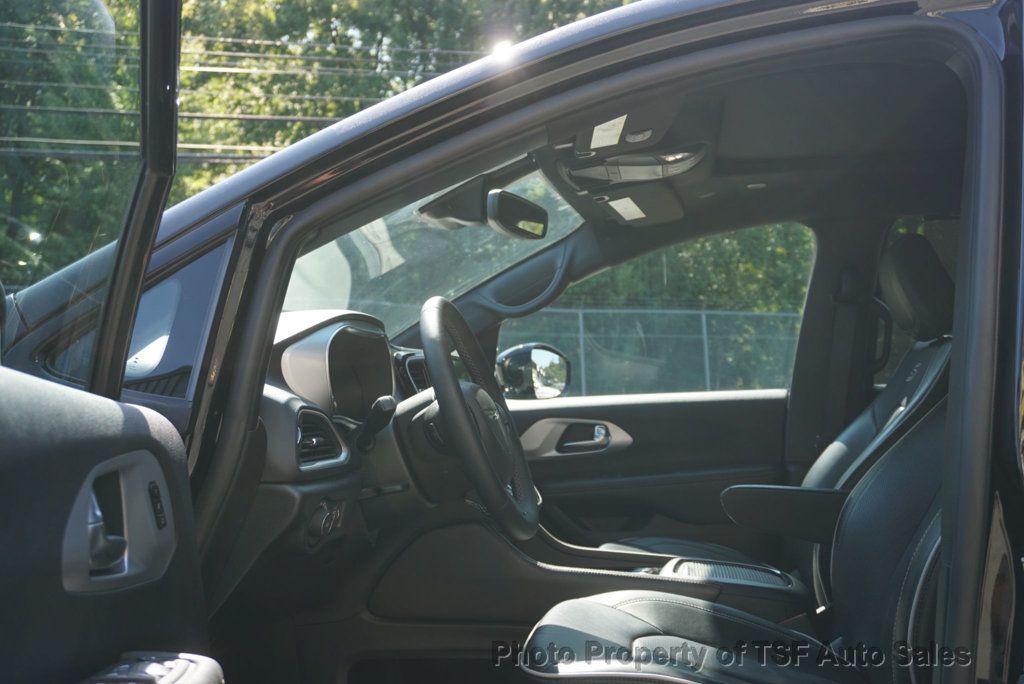 2025 Chrysler Pacifica Limited S Appearance photo 10