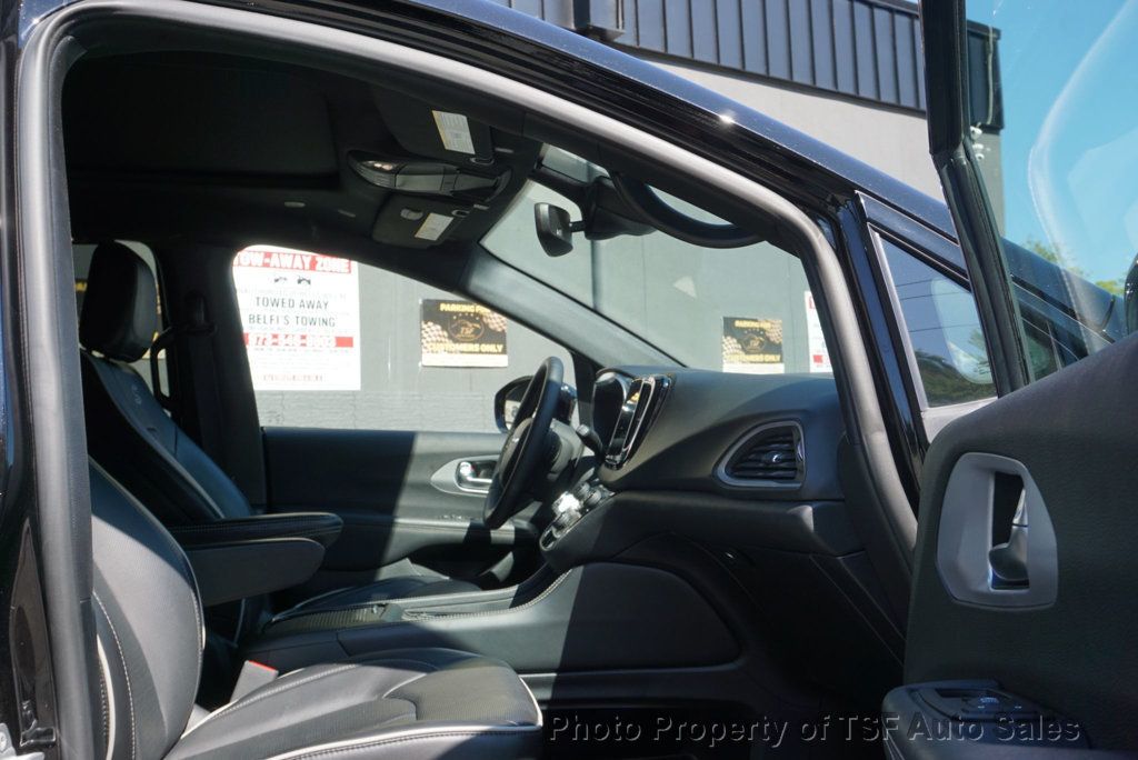 2025 Chrysler Pacifica Limited S Appearance photo 11