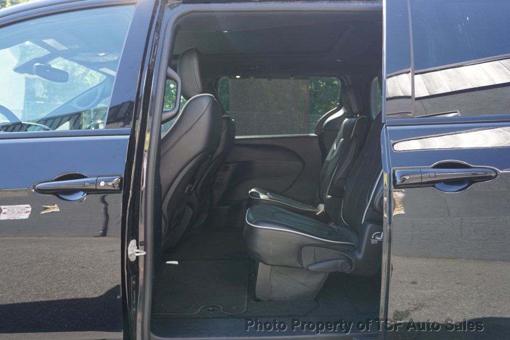 2025 Chrysler Pacifica Limited S Appearance photo 12