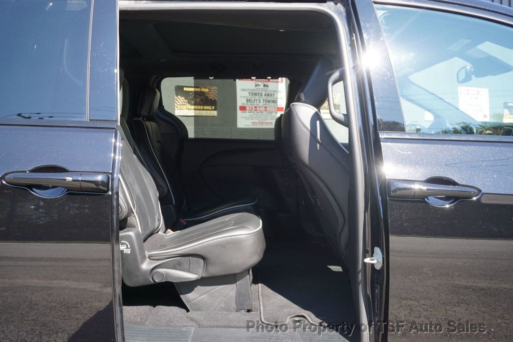 2025 Chrysler Pacifica Limited S Appearance photo 13