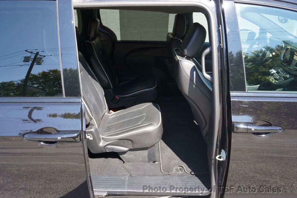 2025 Chrysler Pacifica Limited S Appearance photo 15