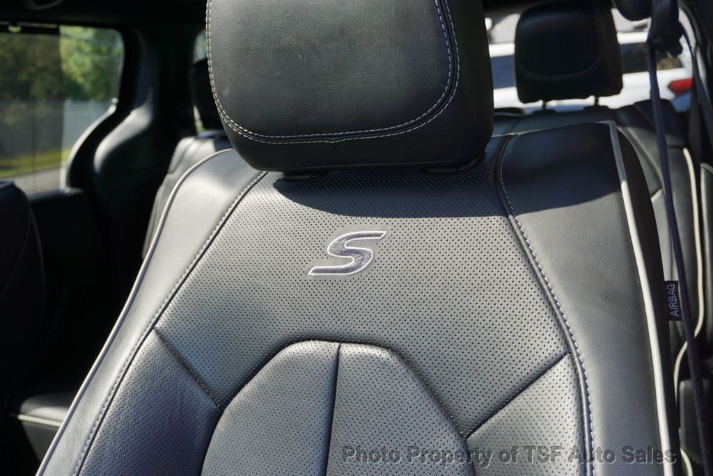 2025 Chrysler Pacifica Limited S Appearance photo 18