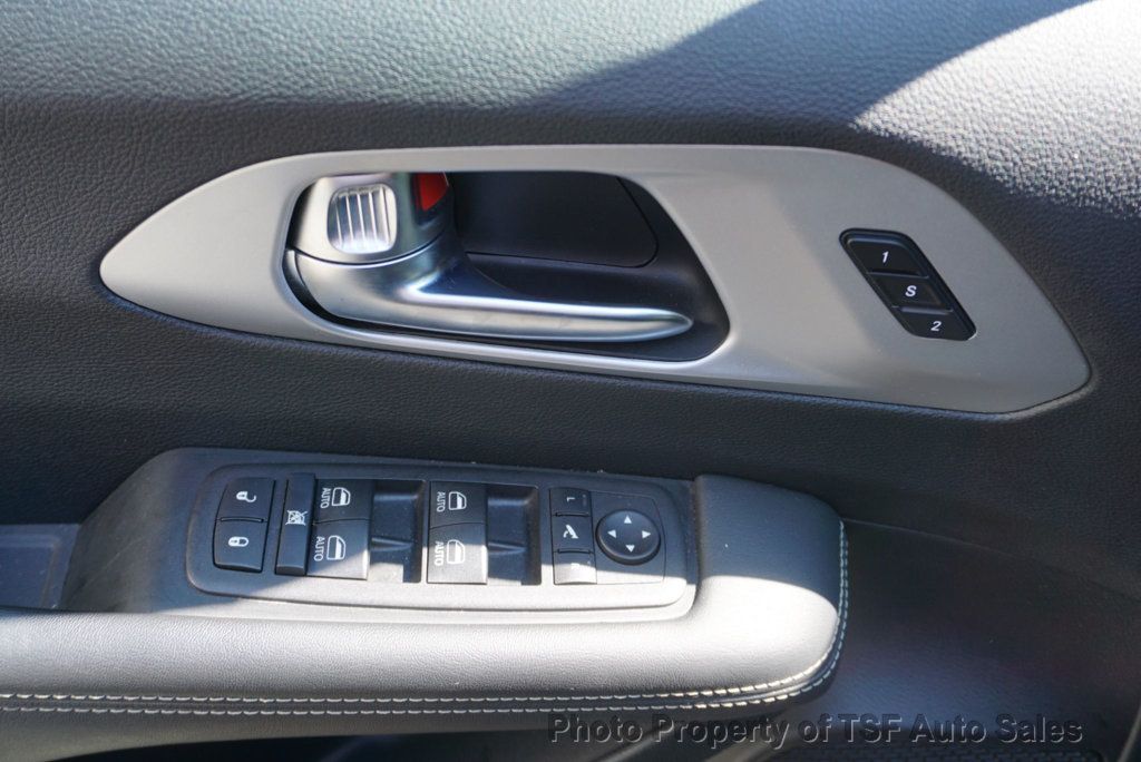 2025 Chrysler Pacifica Limited S Appearance photo 40