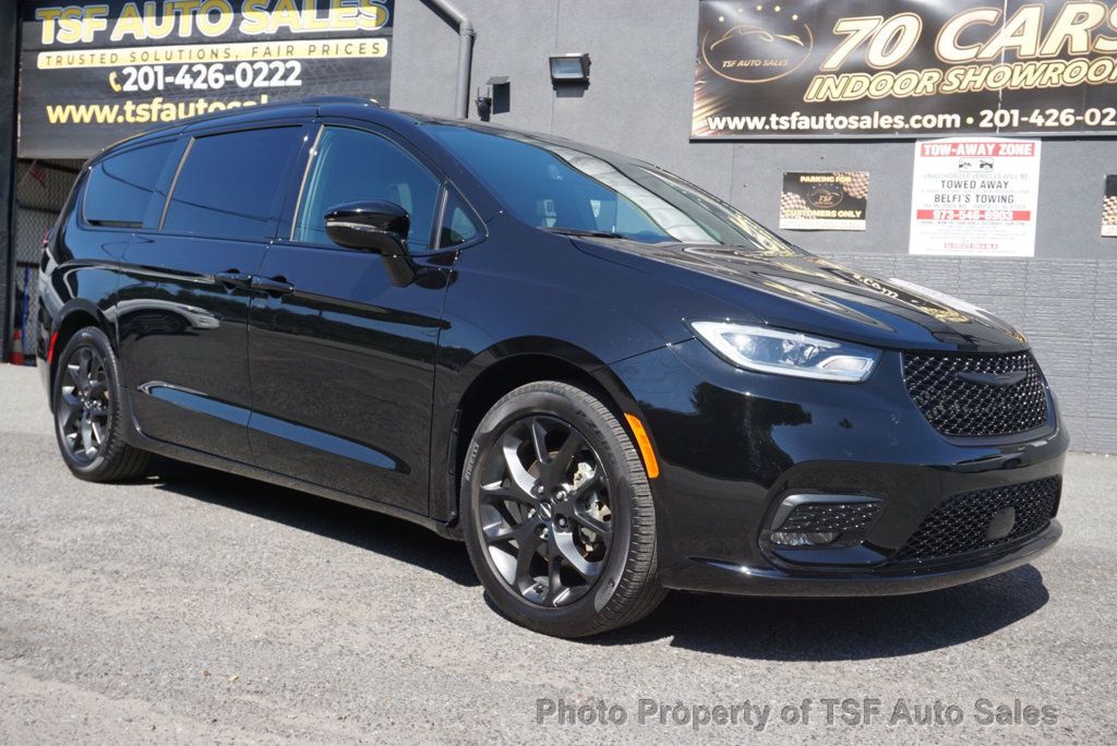2025 Chrysler Pacifica Limited S Appearance photo 9