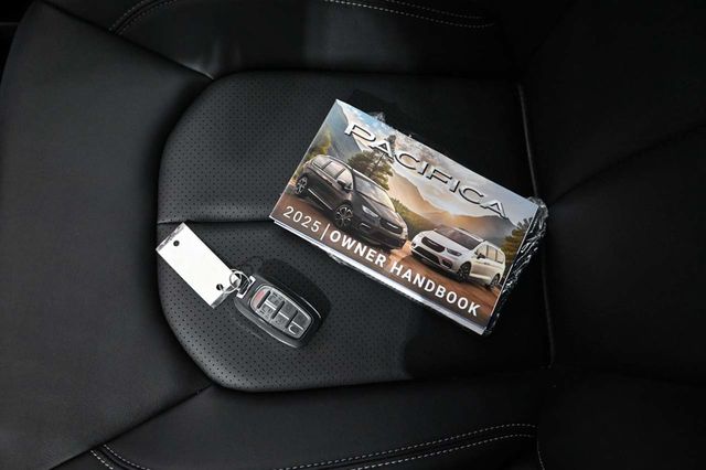 2025 Chrysler Pacifica Select FWD - 22988585 - 35