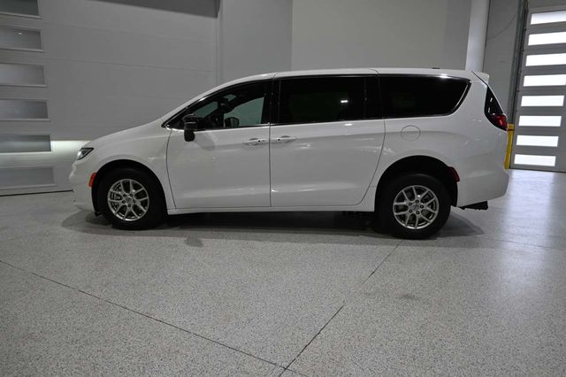 2025 Chrysler Pacifica Select FWD - 22988585 - 4