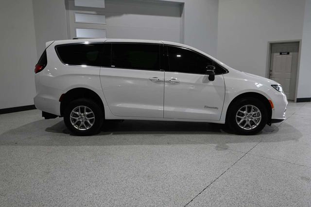 2025 Chrysler Pacifica Select FWD - 23090231 - 4