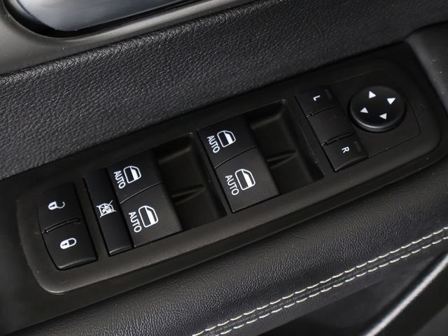 2025 Chrysler Pacifica Select FWD - 23032704 - 39