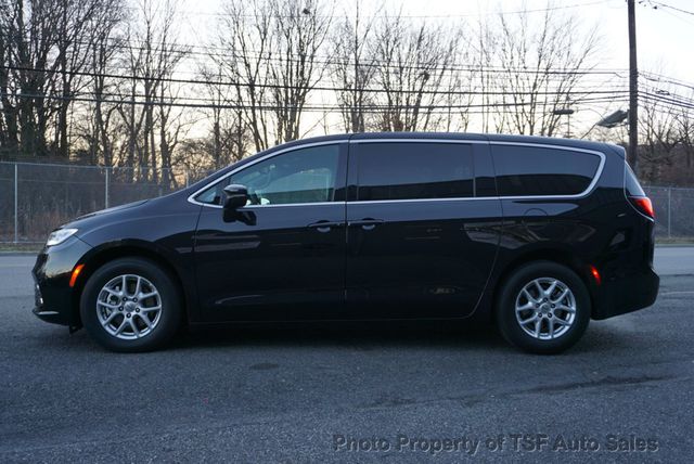 2025 Chrysler Pacifica Select FWD CARPLAY REAR CAMERA HEATED SEATS LEATHER DRIVE ASSIST - 22959023 - 3