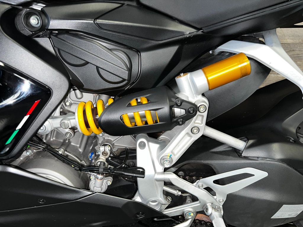 2025 Ducati Panigale V2 One Owner! - 22867103 - 11